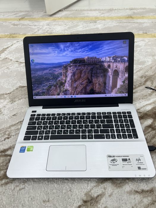 Срочно продаю ноутбук asus i5