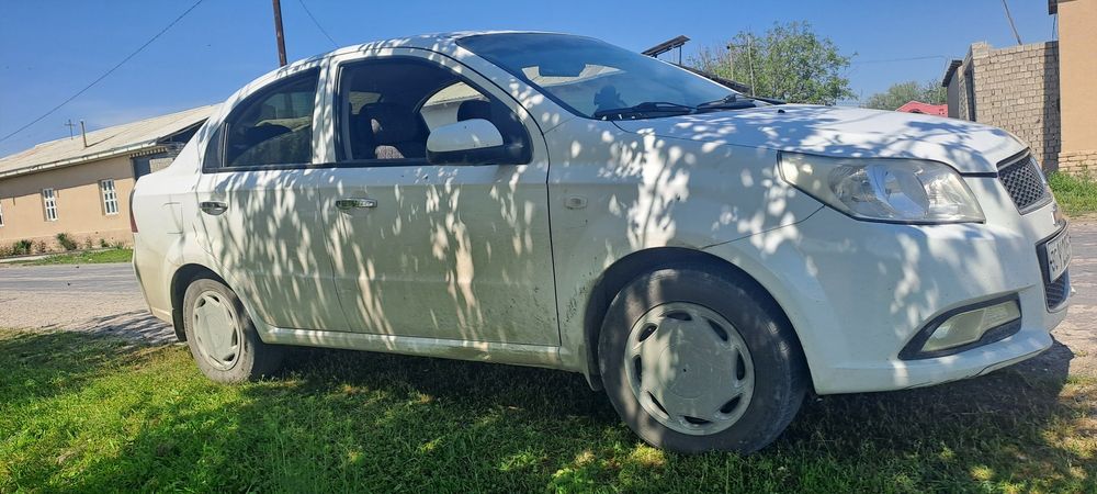 Nexia 3 avtomobil sotiladi.