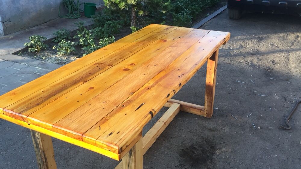 Продам стол и лавки.