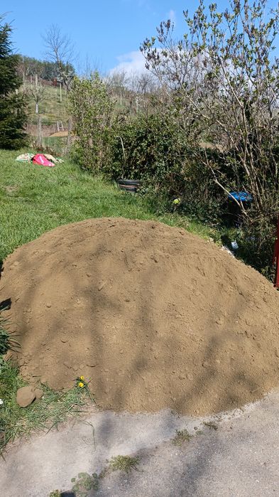 Piatra concasata, piatra sparta, pamant de gazon, nisip,balastru, sort