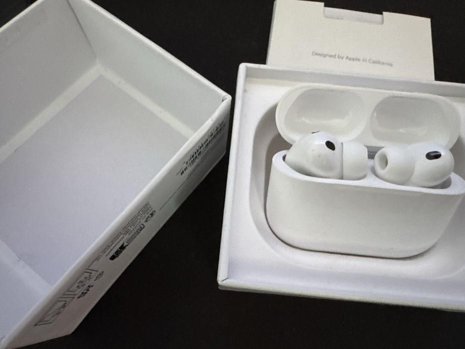 iPhone 15 Pro Max full box + airpods pro 3