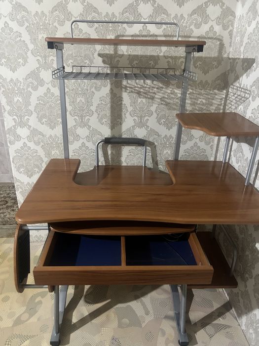 Продам компьютерный стол