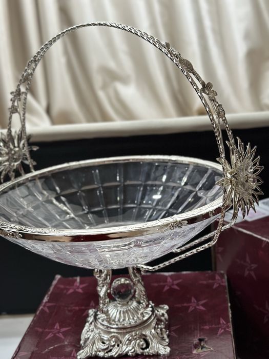 Фруктовница и конфетница