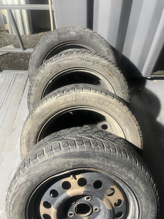 Продам шины зима (липучка)