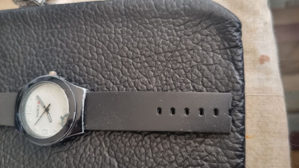 Часовник swatch.