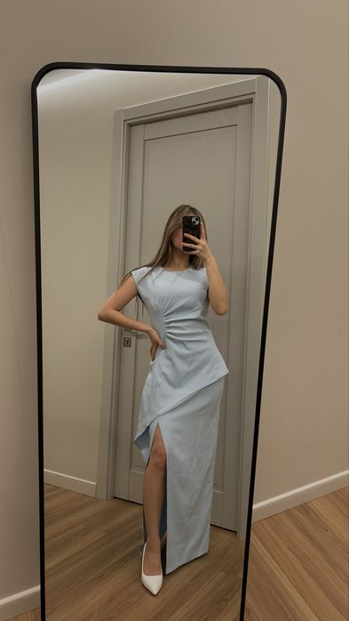 Продаю голуюое платье!