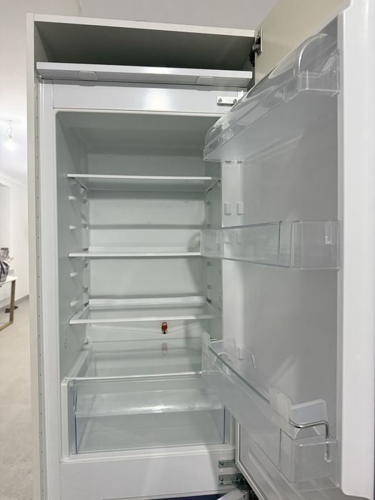 Холодильник встроенный