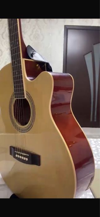 Продается гитара ямаха срочна