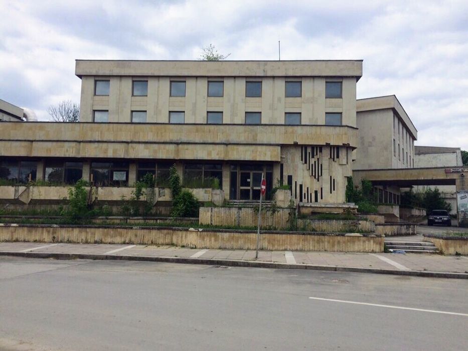 Продавам хотел в гр. Лозница