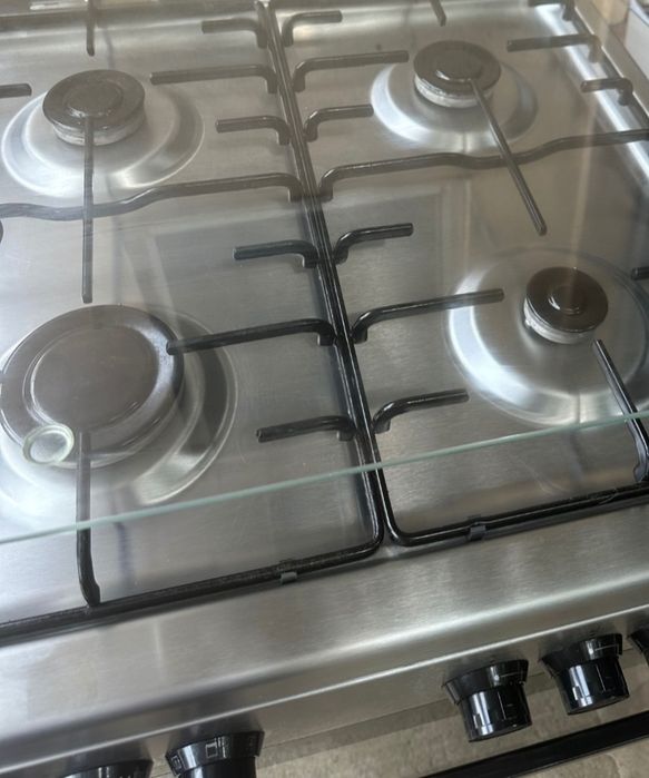 Aragaz Beko cu grill și rotisor