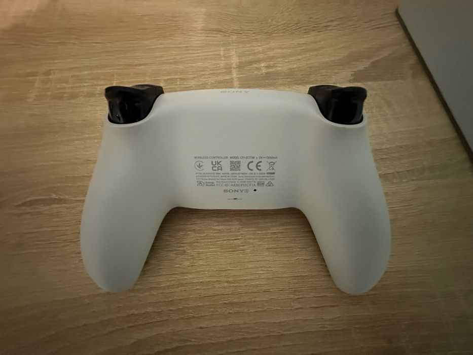 Продавам PS 5 в перфектно състояние