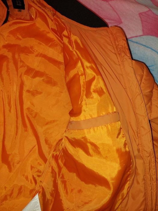 Оранжево яке бомбър