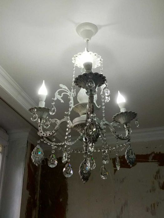 Продам люстрв для зала