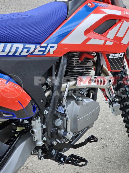 Кросов мотор 250 кубика Upbeat Чист крос 250cc с ел. стартер. НОВ
