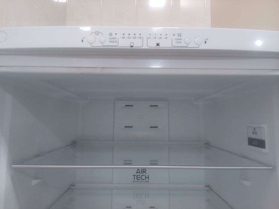 Холодильник Hotpoint Ariston