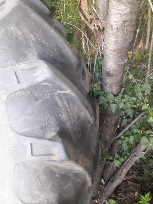 Продавам гуми 16.9 х 38