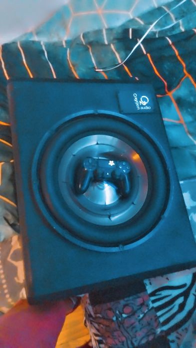 Vand subwoofer activ stare buna de functionare!foarte puternic