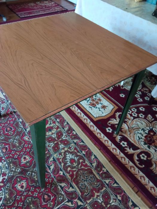 Продаётся---стол