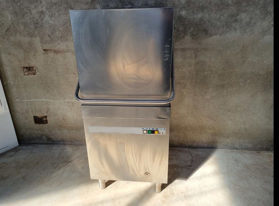 Masini spălat vase  -pahare -oale profesionale