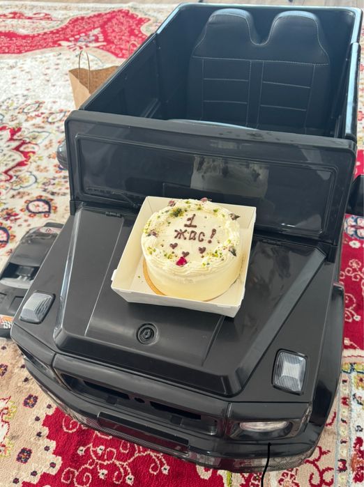 Машинка электромобиль