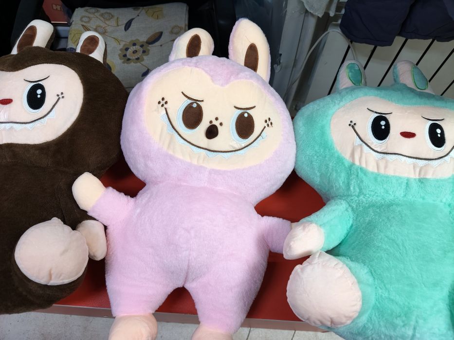 Лабубу игрушка и плед