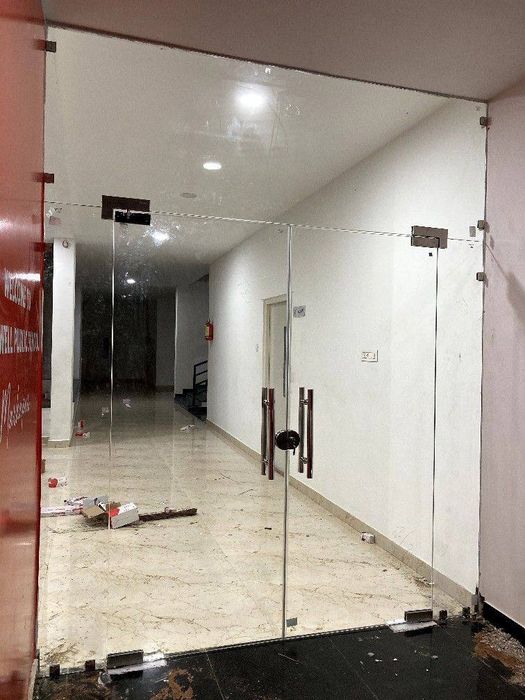 Каленное стекло 10 мм калит ойга стеклянные перегородки