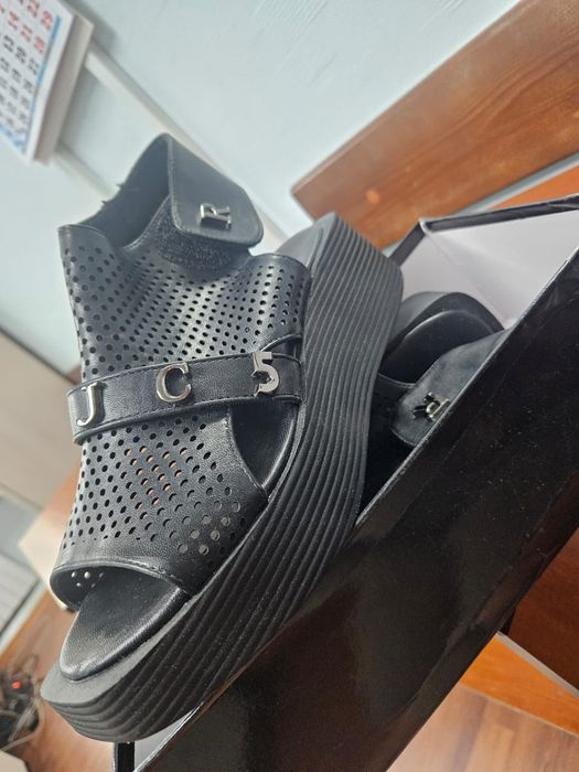 Продам  Босоножки