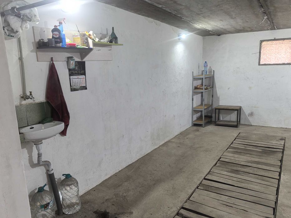 Дава се под наем Гараж / Паркомясто в Плевен, 9-ти квартал - 21 кв.м за 139.23 € - Снимка #1