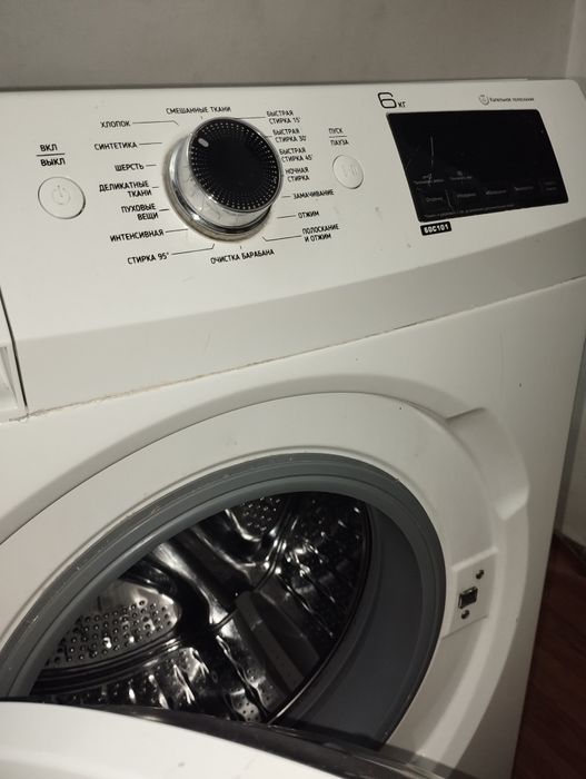 Стиральная машина Artel в рабочем состоянии