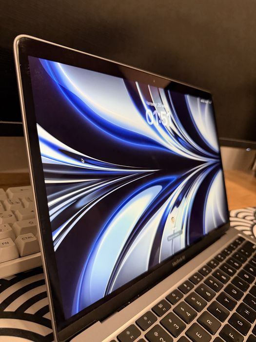 Продам Macbook Air M1