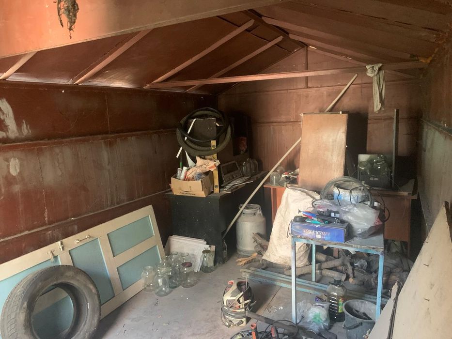 Продам не болшой гараж