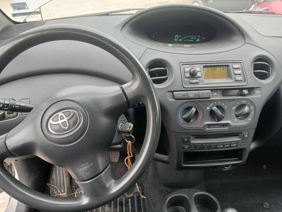 Toyota Yaris 1.4 d4d 2004 г на части