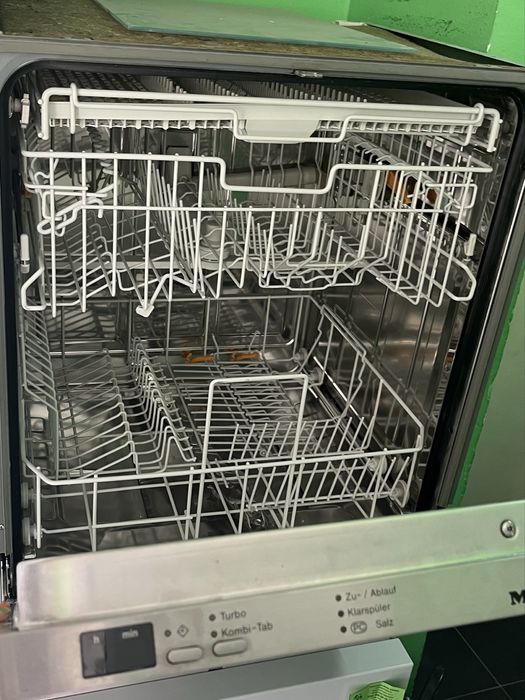 Съдомиялна Miele 60 см за пълно вграждане G1282Vi