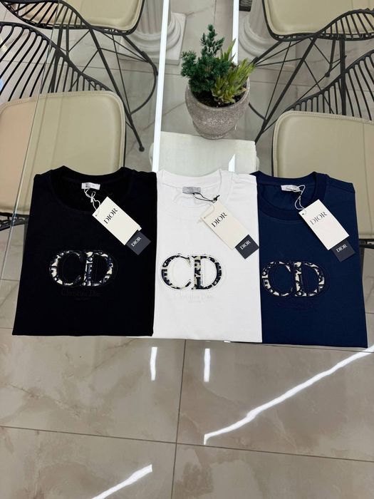 Модерни мъжки тениски CHRISTIAN DIOR – стил, комфорт и перфектна визия за лятото!