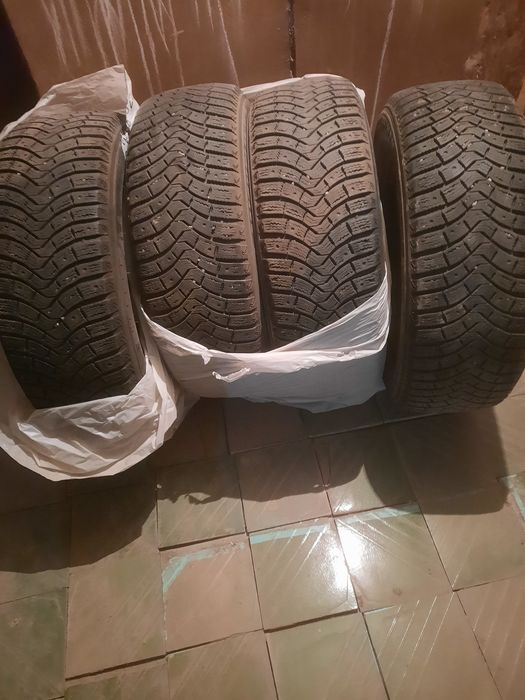 Резина Мишлен в отличном состоянии размер 235,60,18  ,  баллон Амтел н