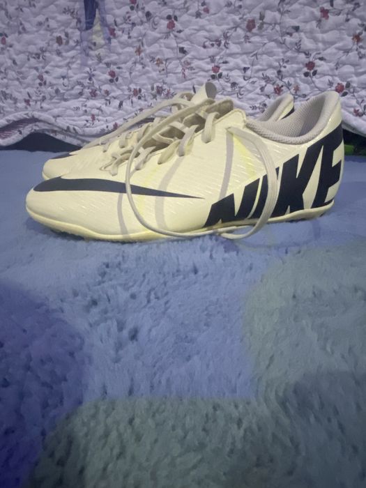 Vand ghte fotbal nike cu crampoane marimea 38