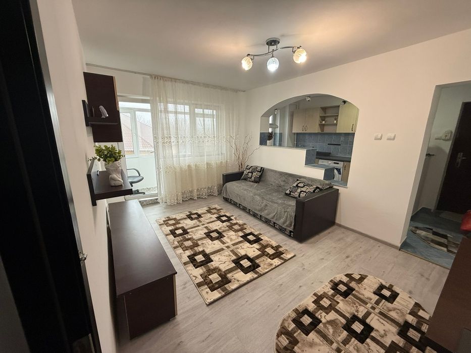 Închiriez apartament în zona Pieței 1 Mai