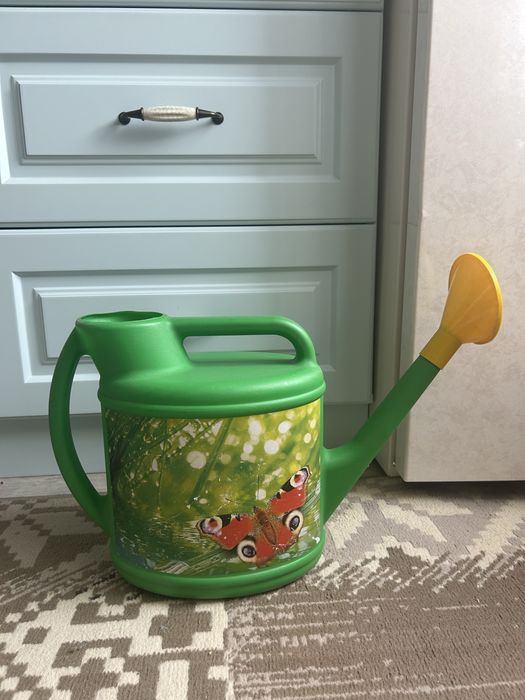 Продам лейку садовую