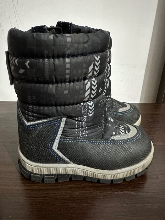 Продам детские зимние сапоги