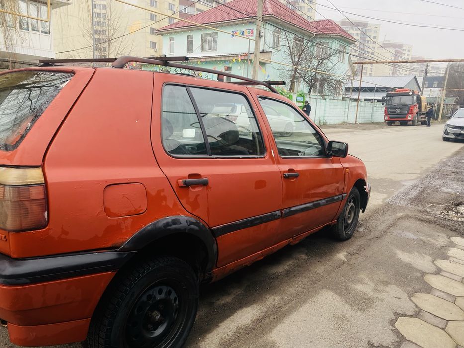 Volkswagen Golf продам машину