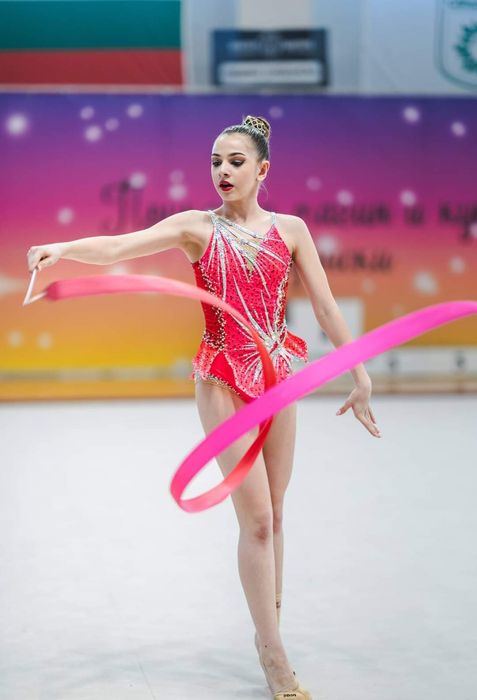 Продавам трико за художествена гимнастика