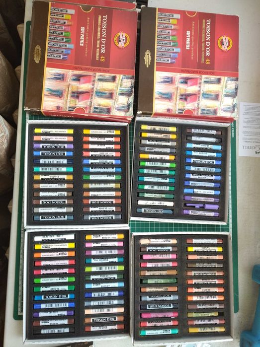 Пастель сухая (карандаши, мелки)