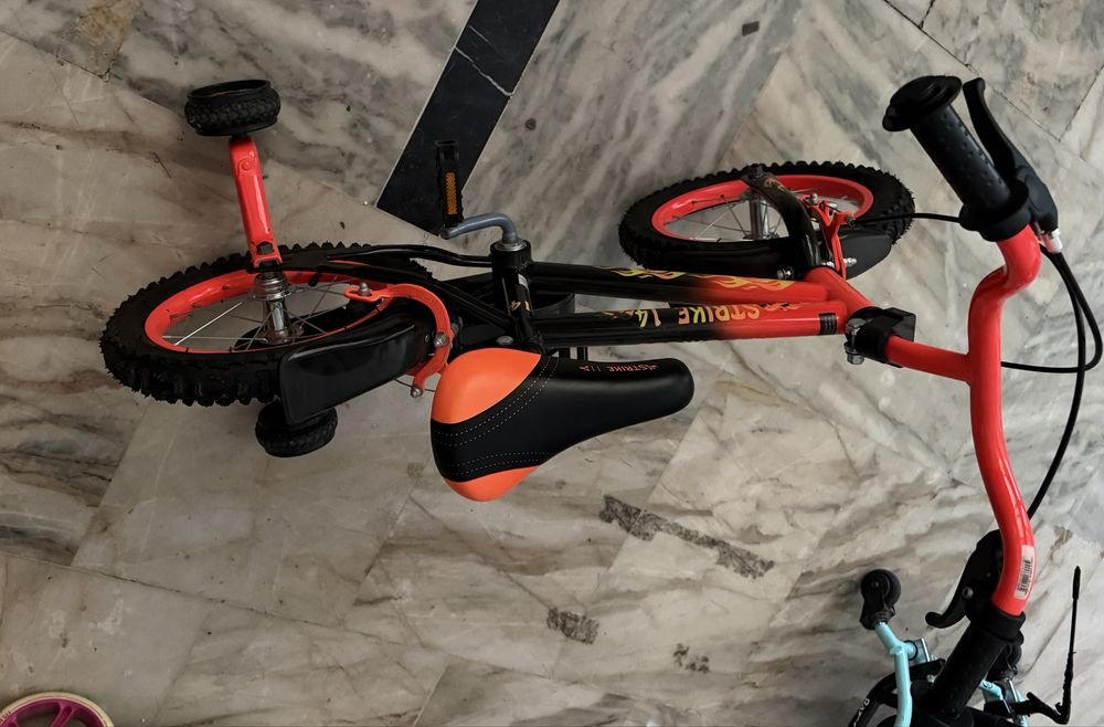 Bicicletă copii Strike 14”, cu roți ajutătoare, frâne, stare foarte bună