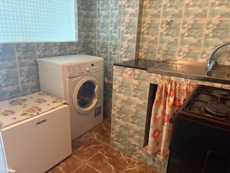 Ofer spre închiriere garsonieră în zona CET