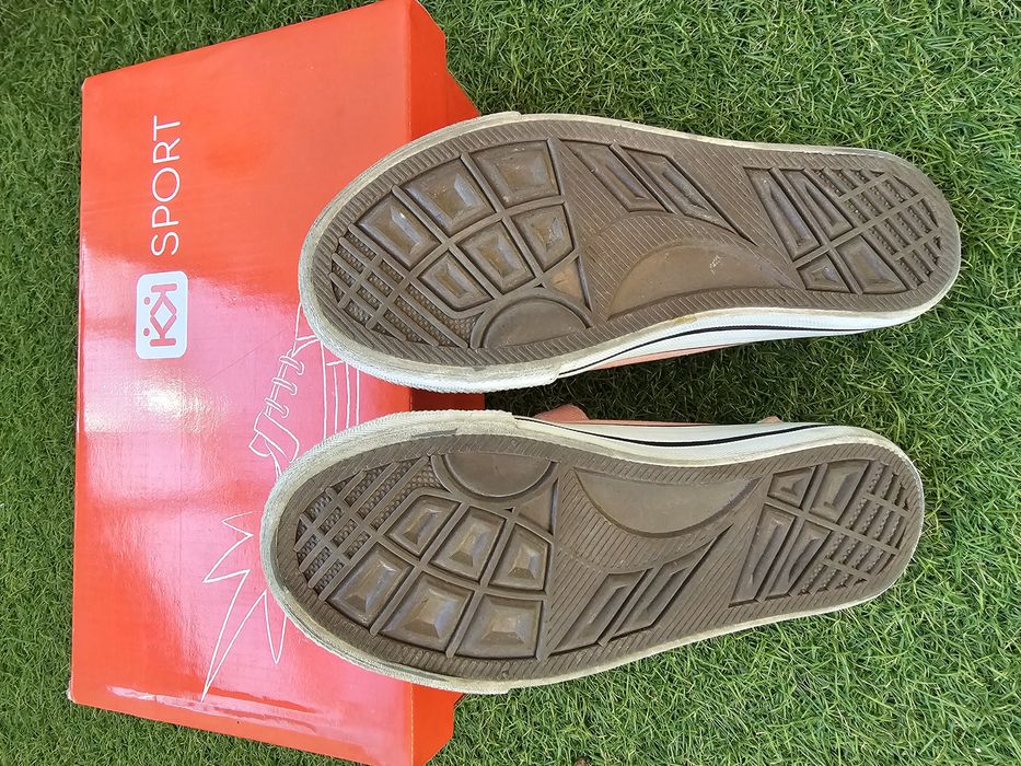 Продавам детски гуменки за момичета