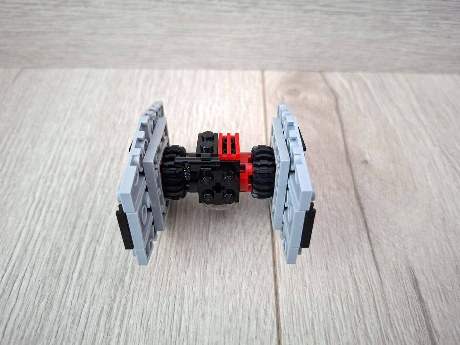 Продавам комплект Лего Star Wars(75082),(75073),(30276)