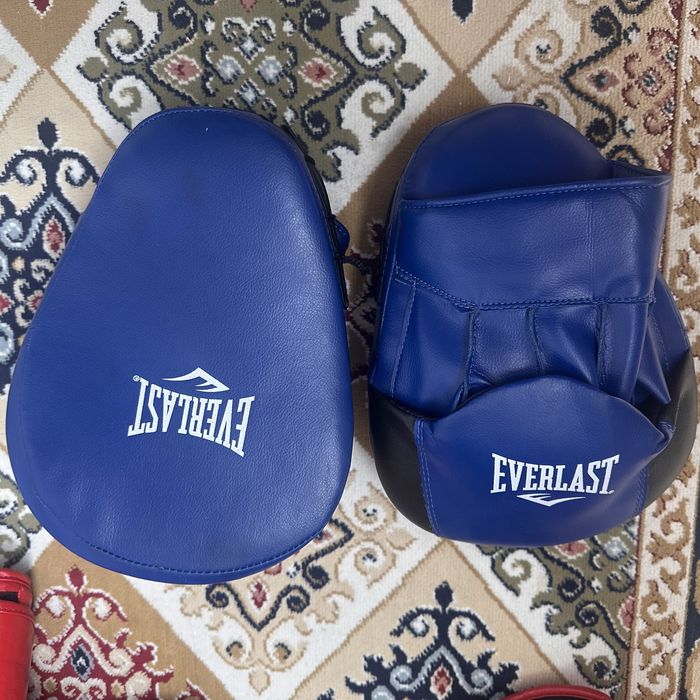 Боксерские перчатки, лапы, шлем