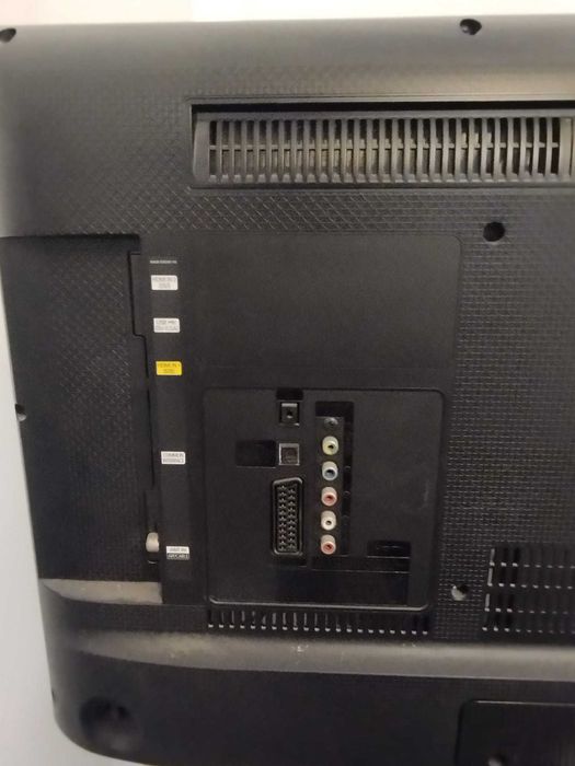 Se vinde Televizor marca SAMSUNG, model UE32H4000AW.  Nu este Smart TV