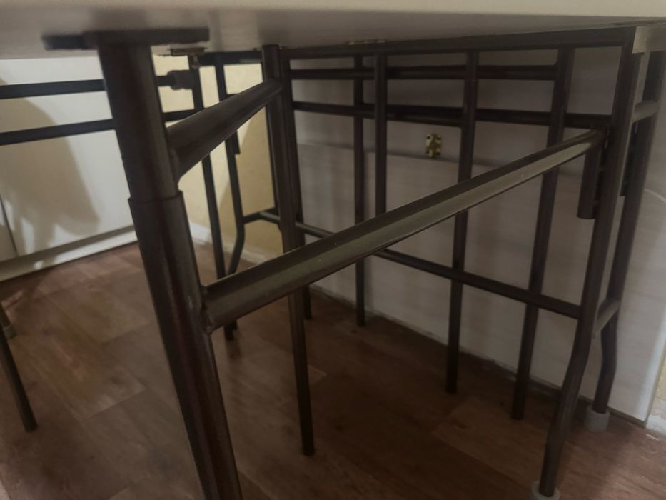 Стол  белый, раздвежной