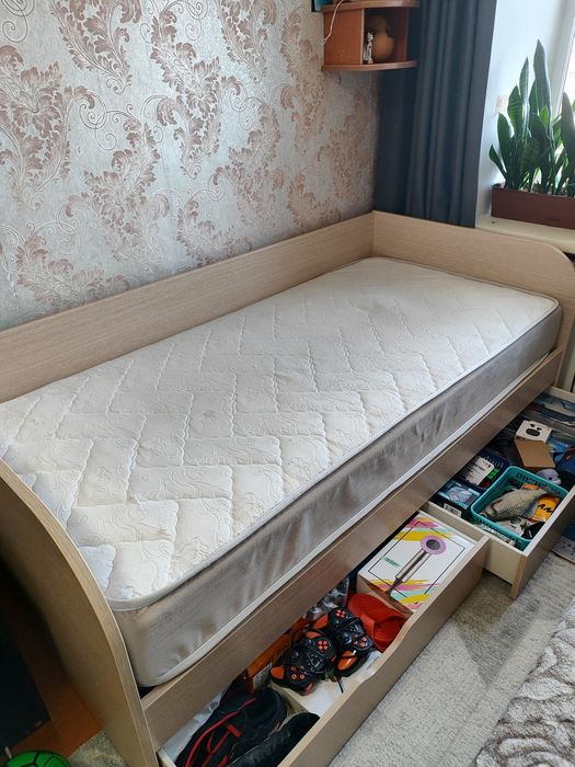 Детская кровать ( подростковая)